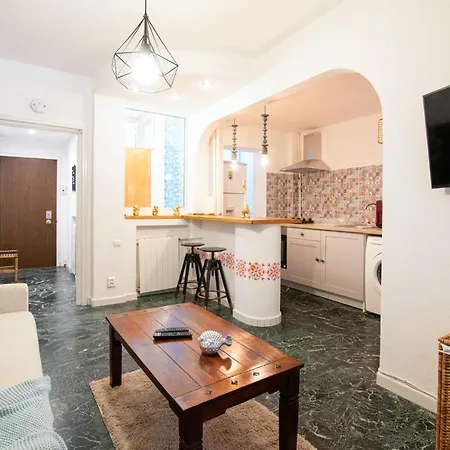 Elegant In Heart Of דירה *